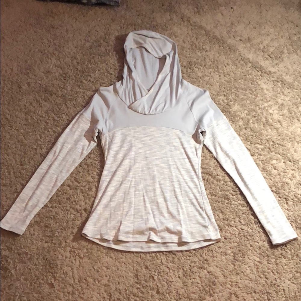 Gray and white pullover jacket